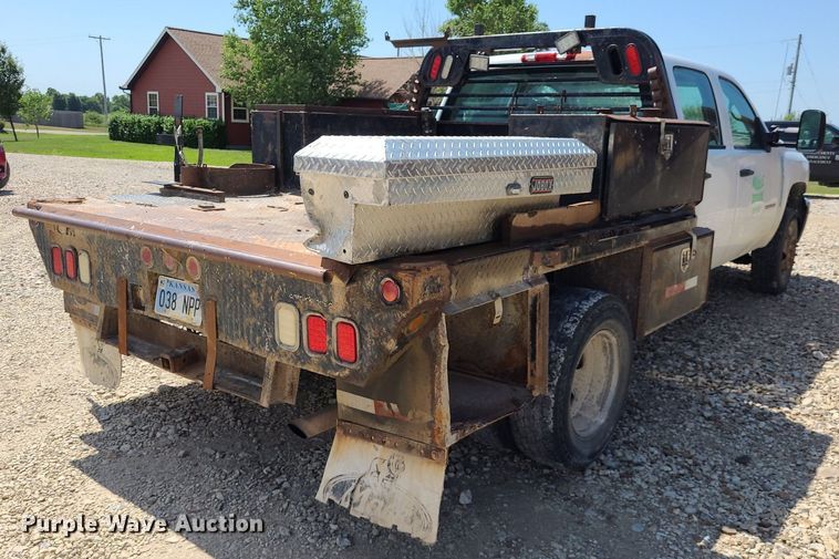image for item NX9627 2012 Chevrolet Silverado 3500HD  Crew Cab flatbed pickup truck