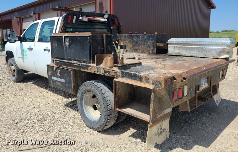 image for item NX9627 2012 Chevrolet Silverado 3500HD  Crew Cab flatbed pickup truck