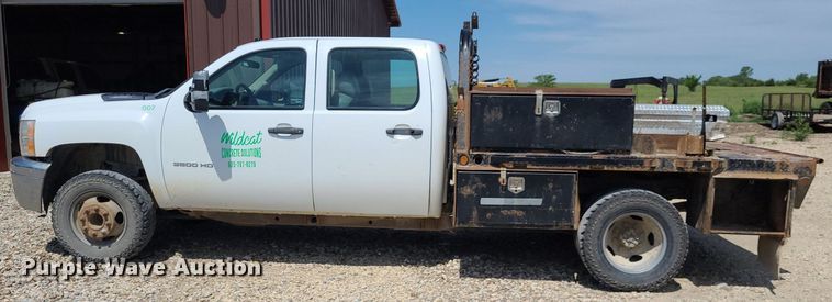 image for item NX9627 2012 Chevrolet Silverado 3500HD  Crew Cab flatbed pickup truck