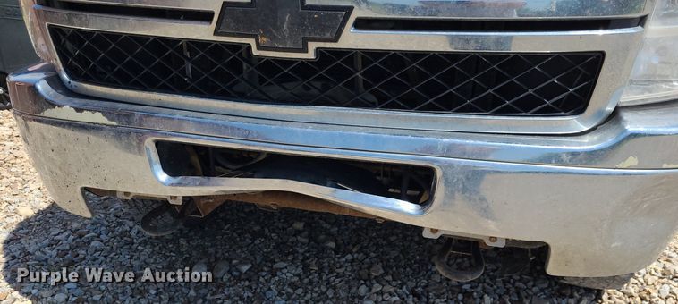 image for item NX9627 2012 Chevrolet Silverado 3500HD  Crew Cab flatbed pickup truck