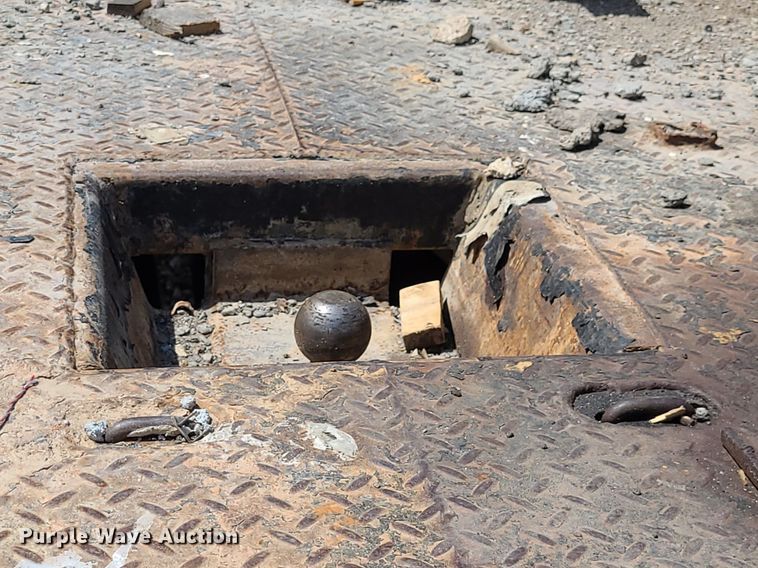 image for item NX9627 2012 Chevrolet Silverado 3500HD  Crew Cab flatbed pickup truck