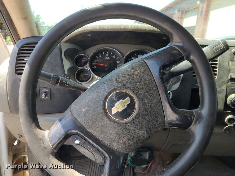 image for item NX9627 2012 Chevrolet Silverado 3500HD  Crew Cab flatbed pickup truck