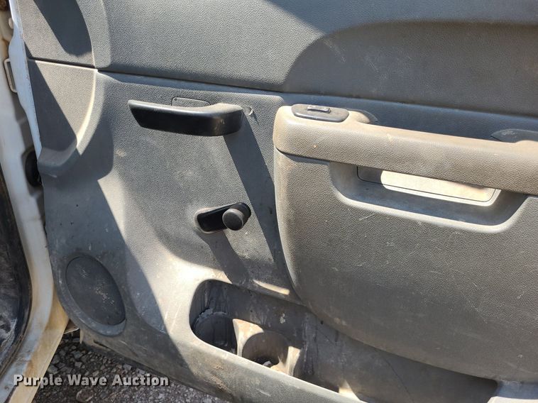 image for item NX9627 2012 Chevrolet Silverado 3500HD  Crew Cab flatbed pickup truck