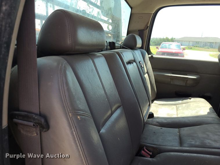 image for item NX9627 2012 Chevrolet Silverado 3500HD  Crew Cab flatbed pickup truck