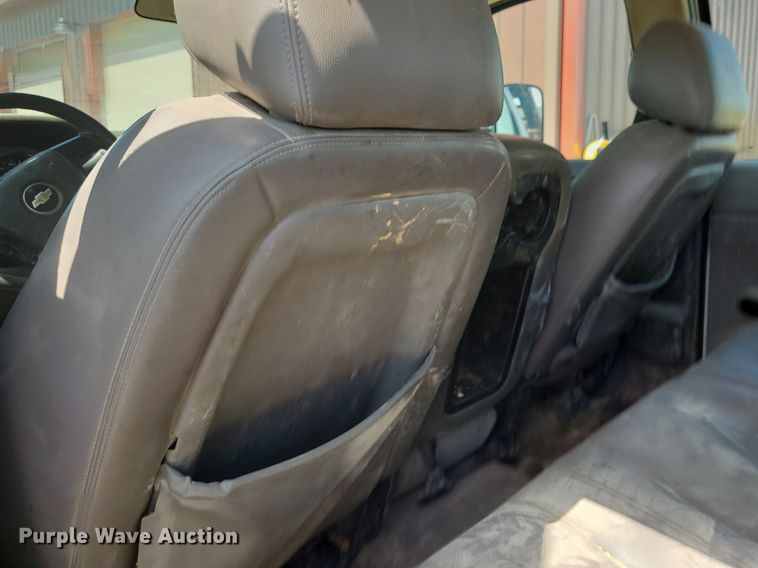 image for item NX9627 2012 Chevrolet Silverado 3500HD  Crew Cab flatbed pickup truck