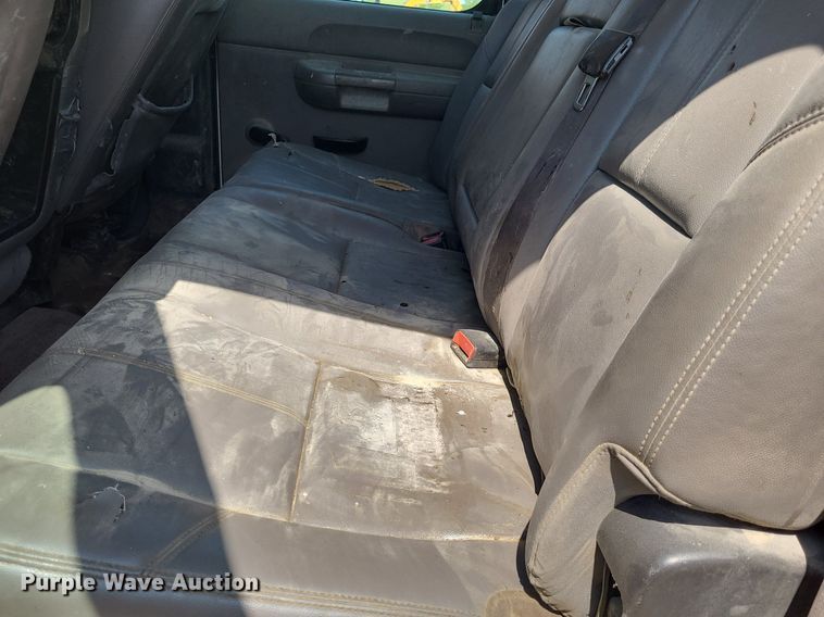 image for item NX9627 2012 Chevrolet Silverado 3500HD  Crew Cab flatbed pickup truck