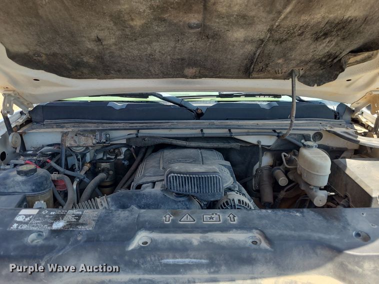 image for item NX9627 2012 Chevrolet Silverado 3500HD  Crew Cab flatbed pickup truck