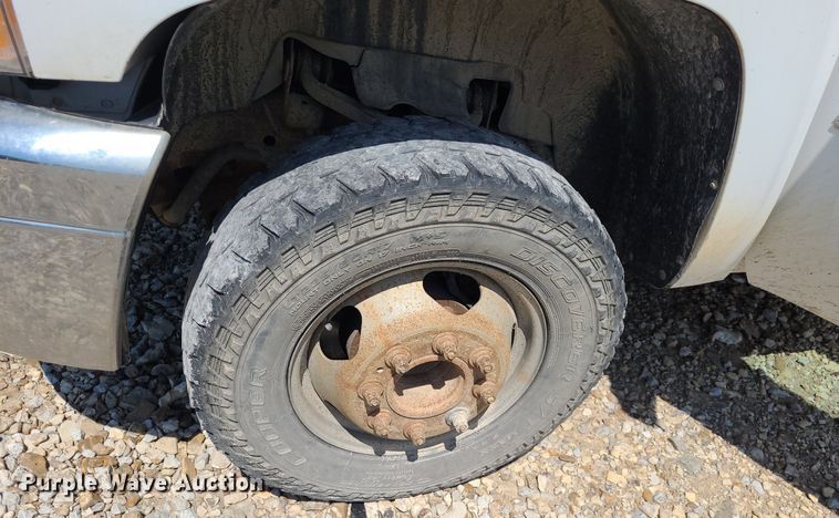 image for item NX9627 2012 Chevrolet Silverado 3500HD  Crew Cab flatbed pickup truck