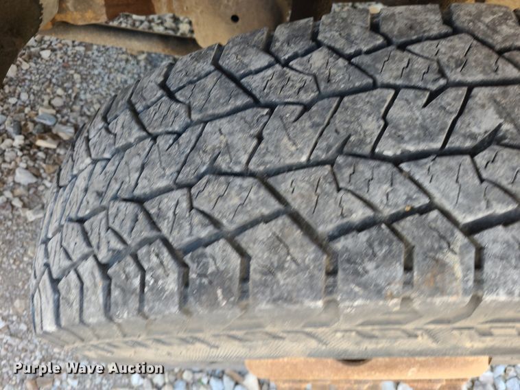 image for item NX9627 2012 Chevrolet Silverado 3500HD  Crew Cab flatbed pickup truck