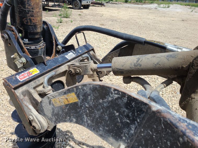 image for item NX9628 2016 Toro TX427  compact utility loader