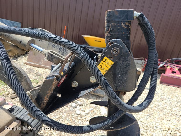 image for item NX9628 2016 Toro TX427  compact utility loader