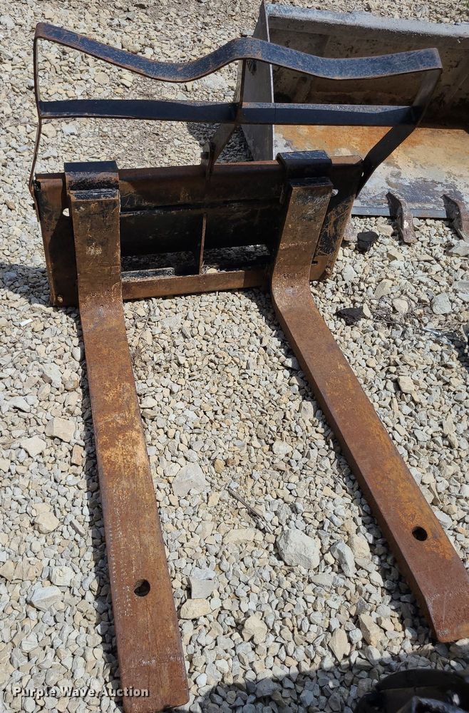 image for item NX9628 2016 Toro TX427  compact utility loader