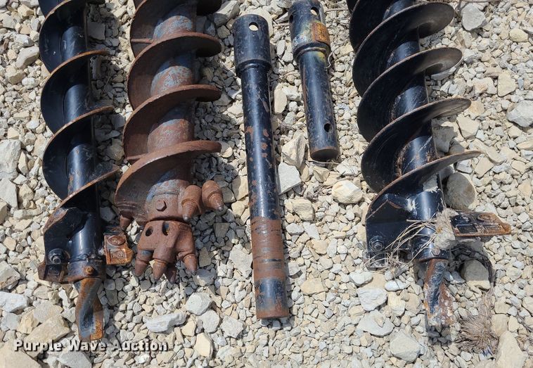 image for item NX9628 2016 Toro TX427  compact utility loader