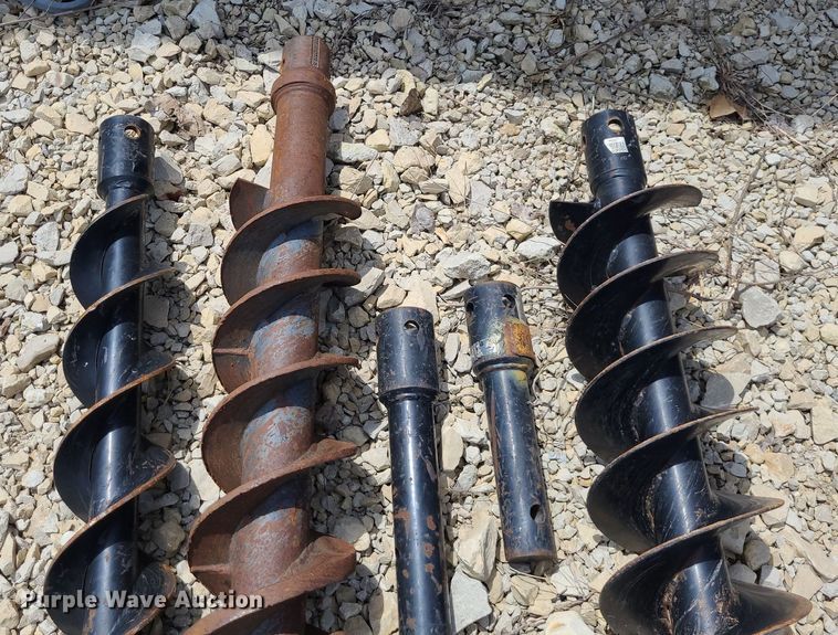 image for item NX9628 2016 Toro TX427  compact utility loader