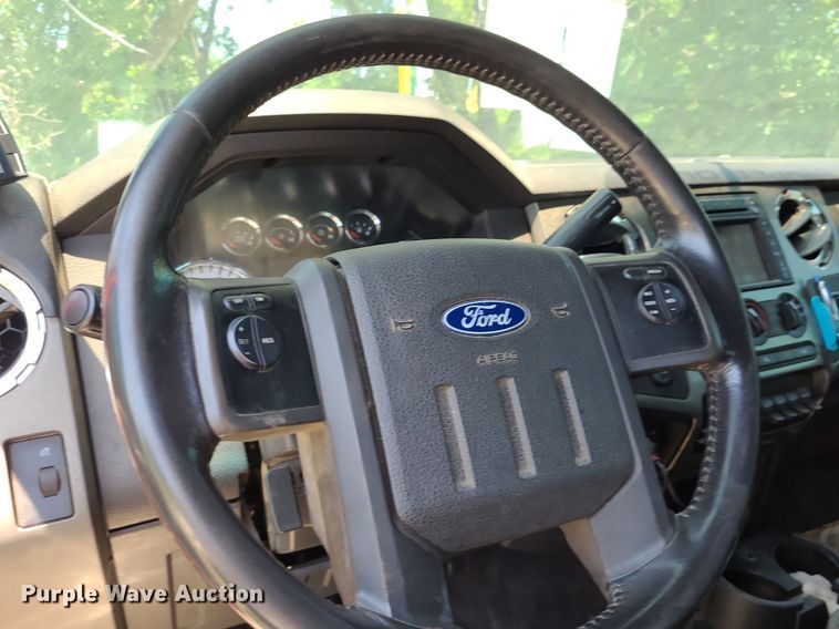 image for item NX9635 2008 Ford F250 Super Duty  Crew Cab pickup truck