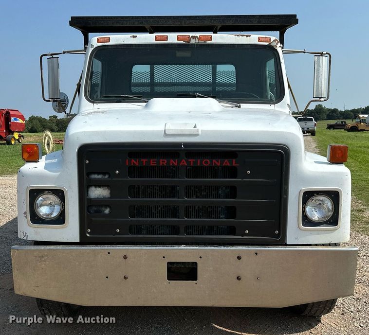 image for item OC9039 1981 International 1724  dump flatbed truck