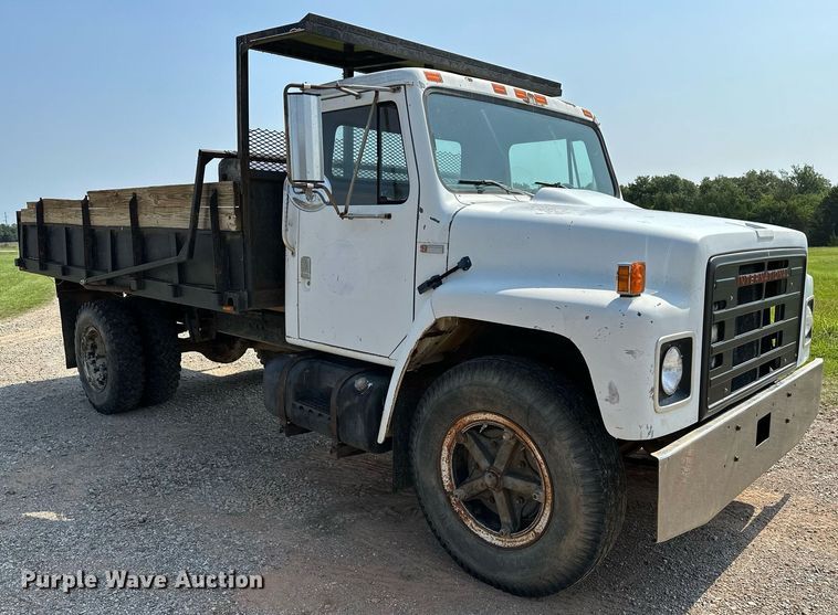 image for item OC9039 1981 International 1724  dump flatbed truck