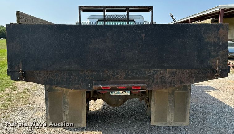 image for item OC9039 1981 International 1724  dump flatbed truck
