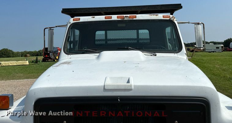 image for item OC9039 1981 International 1724  dump flatbed truck