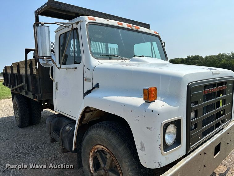 image for item OC9039 1981 International 1724  dump flatbed truck