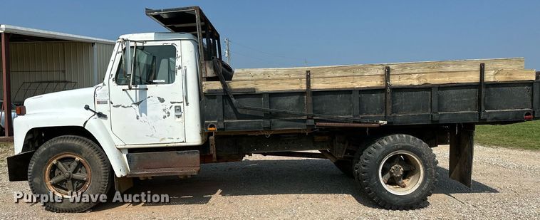 image for item OC9039 1981 International 1724  dump flatbed truck