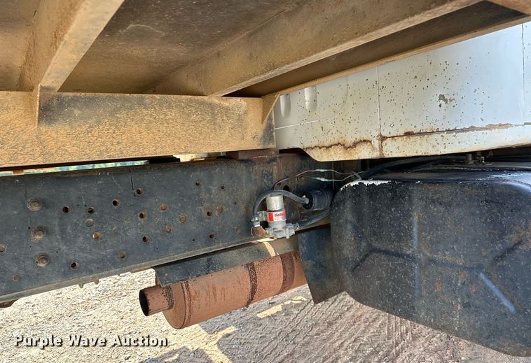 image for item OC9039 1981 International 1724  dump flatbed truck