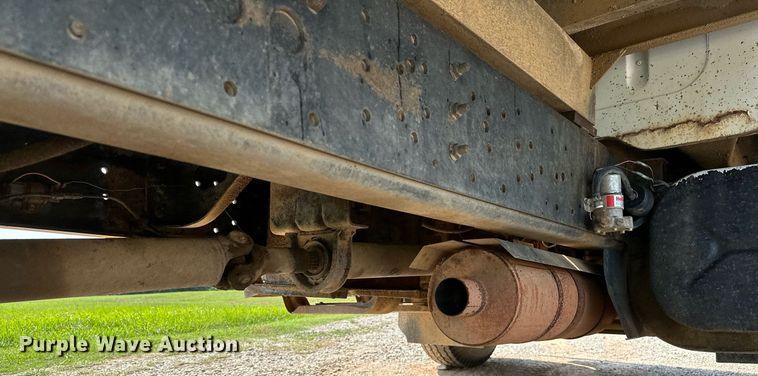 image for item OC9039 1981 International 1724  dump flatbed truck