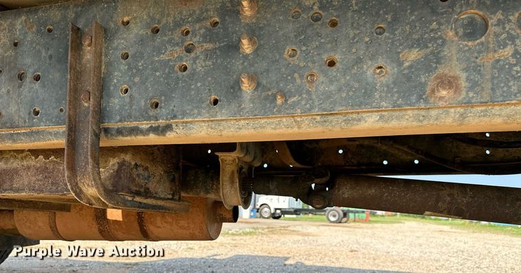 image for item OC9039 1981 International 1724  dump flatbed truck