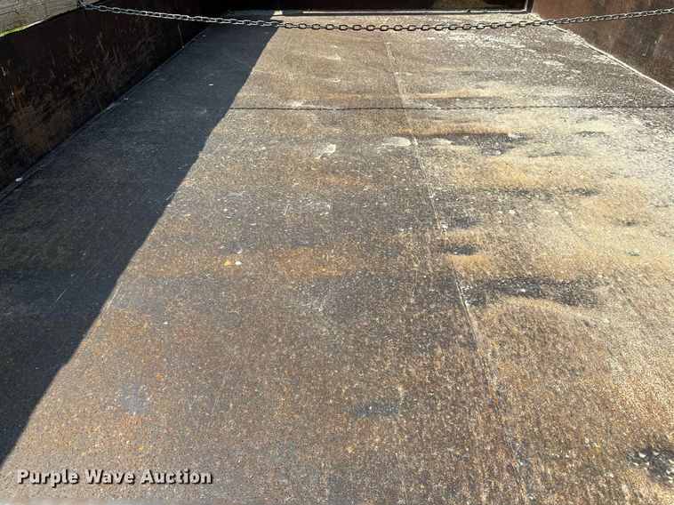 image for item OC9039 1981 International 1724  dump flatbed truck