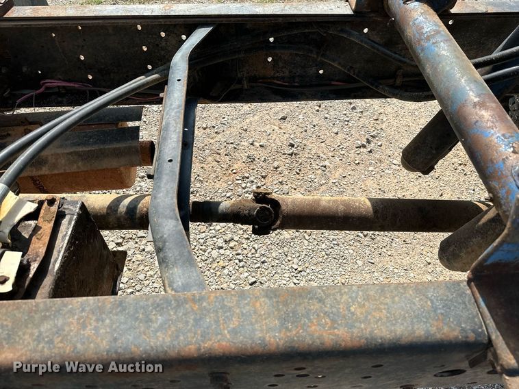 image for item OC9039 1981 International 1724  dump flatbed truck