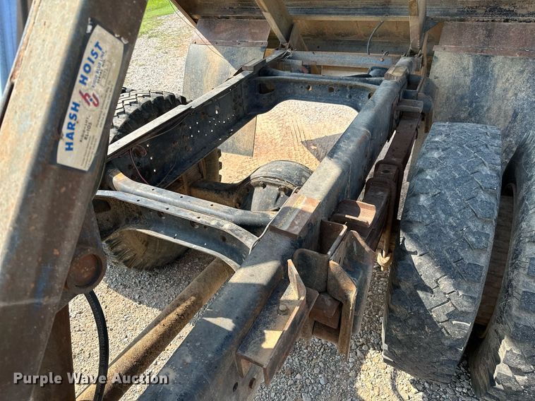 image for item OC9039 1981 International 1724  dump flatbed truck