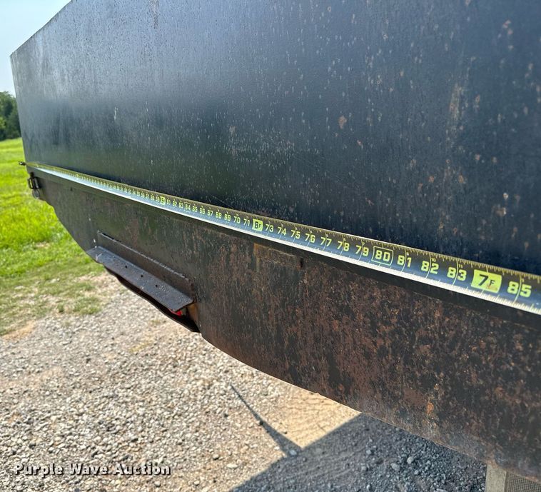 image for item OC9039 1981 International 1724  dump flatbed truck