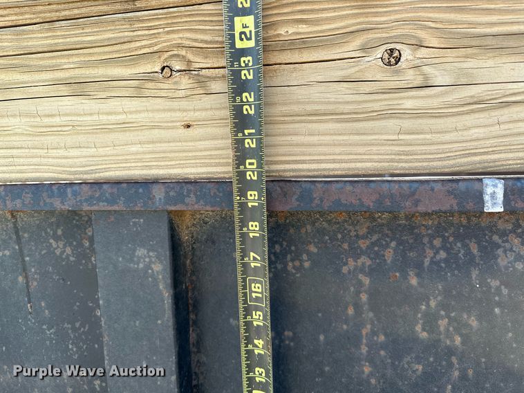 image for item OC9039 1981 International 1724  dump flatbed truck