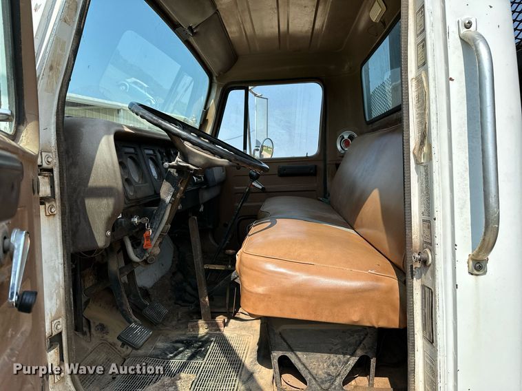 image for item OC9039 1981 International 1724  dump flatbed truck