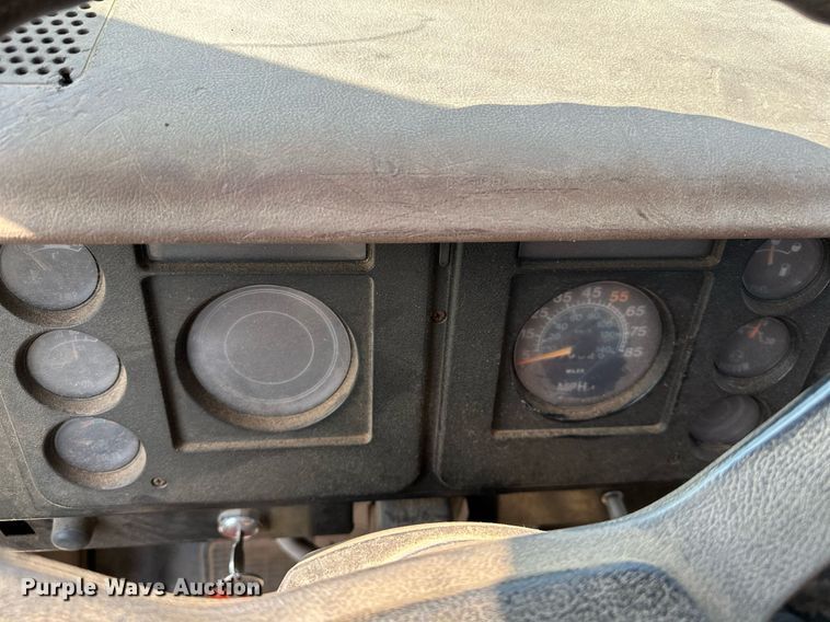 image for item OC9039 1981 International 1724  dump flatbed truck