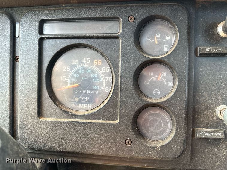 image for item OC9039 1981 International 1724  dump flatbed truck