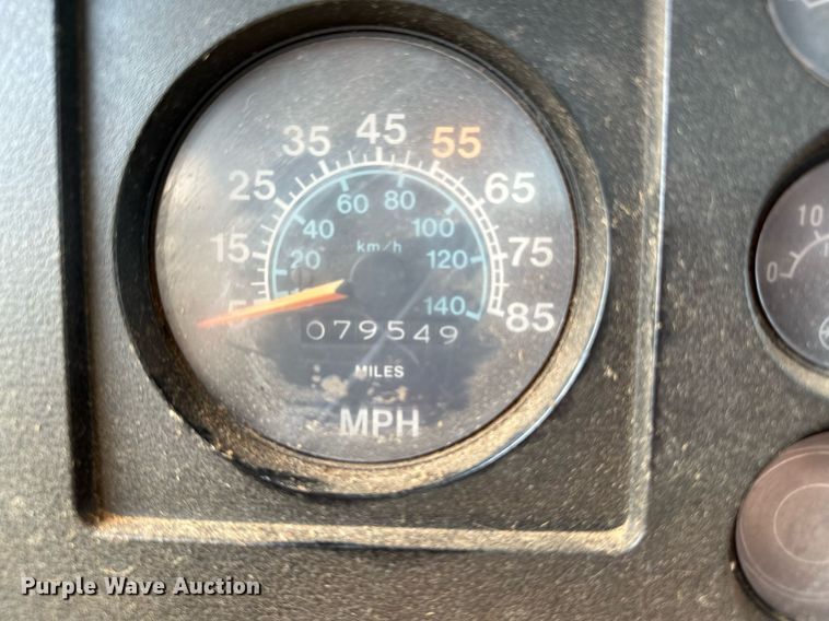 image for item OC9039 1981 International 1724  dump flatbed truck