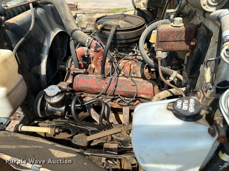 image for item OC9039 1981 International 1724  dump flatbed truck