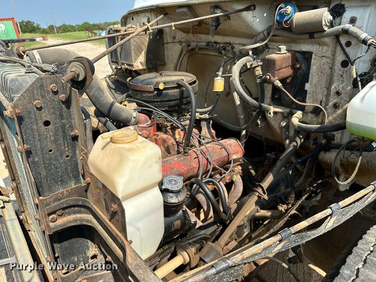 image for item OC9039 1981 International 1724  dump flatbed truck