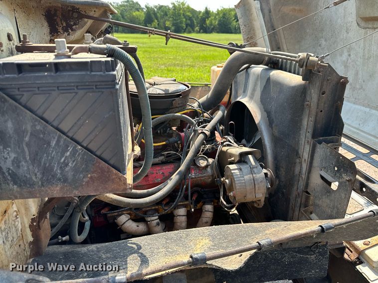 image for item OC9039 1981 International 1724  dump flatbed truck