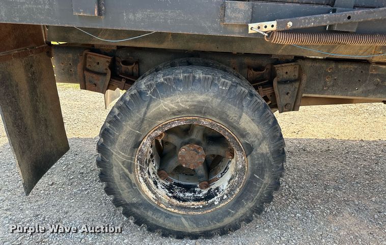 image for item OC9039 1981 International 1724  dump flatbed truck