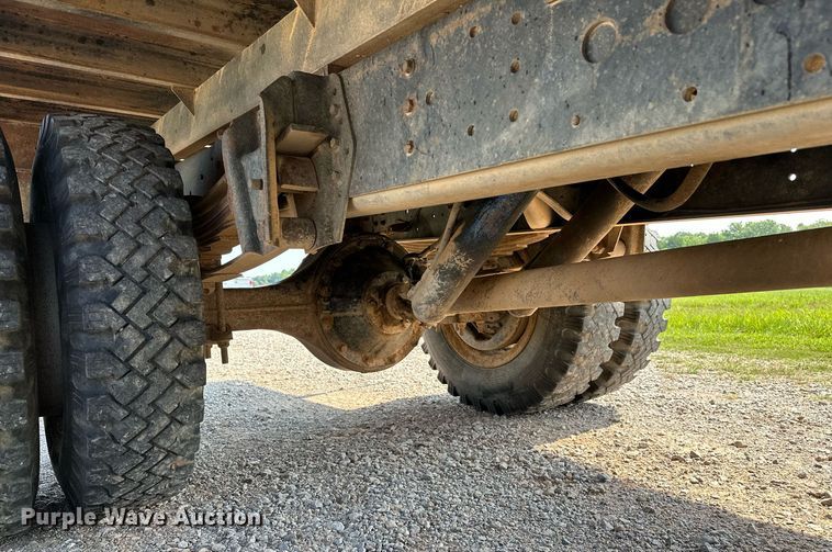 image for item OC9039 1981 International 1724  dump flatbed truck