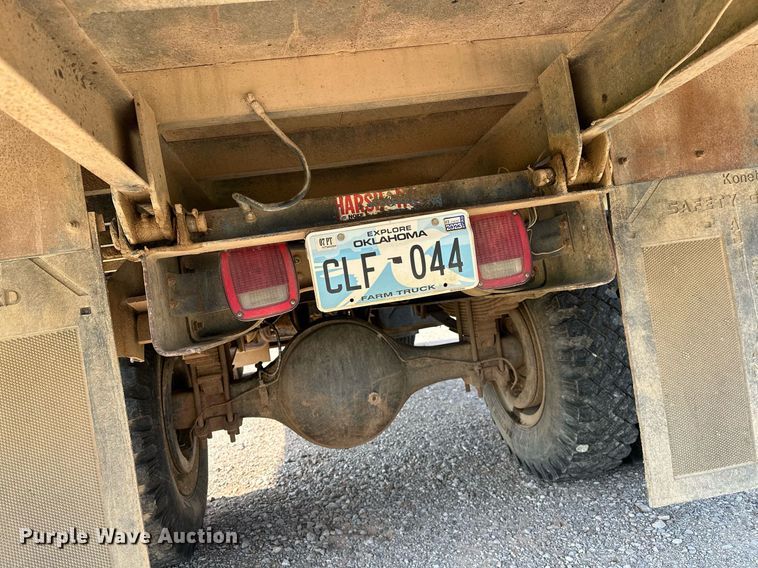 image for item OC9039 1981 International 1724  dump flatbed truck