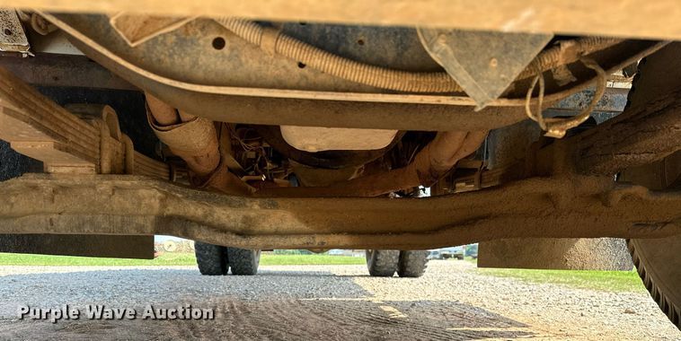 image for item OC9039 1981 International 1724  dump flatbed truck