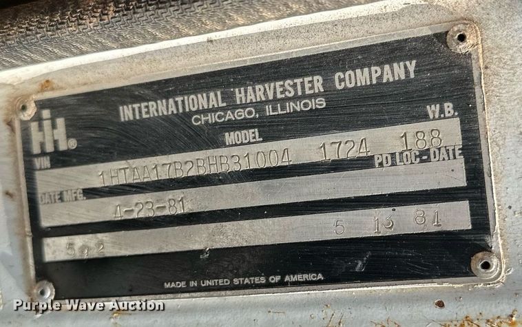 image for item OC9039 1981 International 1724  dump flatbed truck