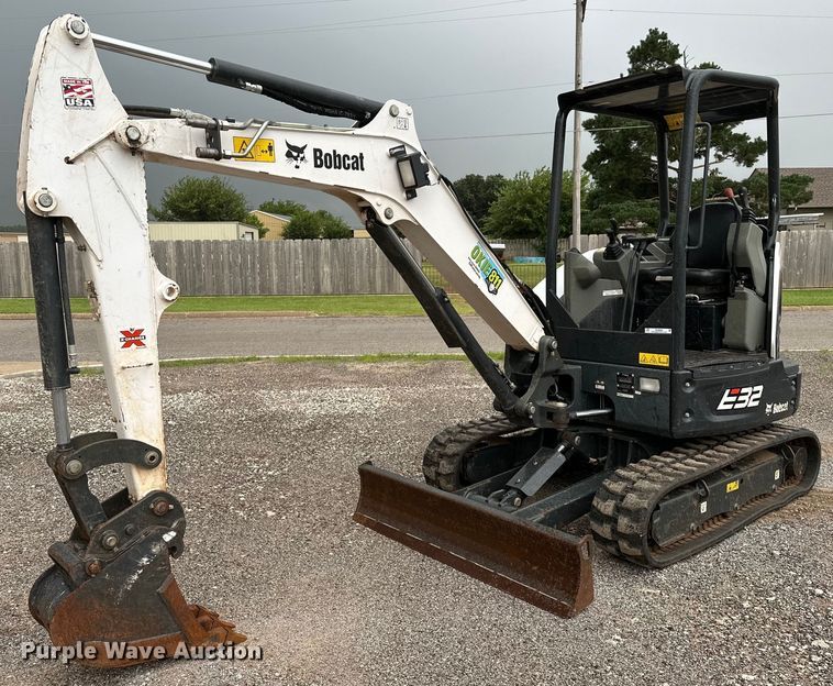 image for item OC9048 2021 Bobcat E32I  mini excavator
