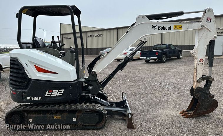 image for item OC9048 2021 Bobcat E32I  mini excavator