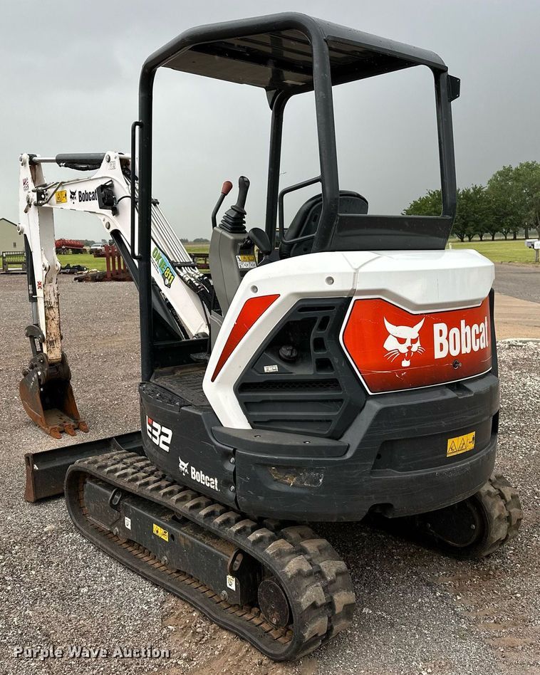 image for item OC9048 2021 Bobcat E32I  mini excavator