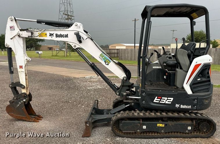 image for item OC9048 2021 Bobcat E32I  mini excavator
