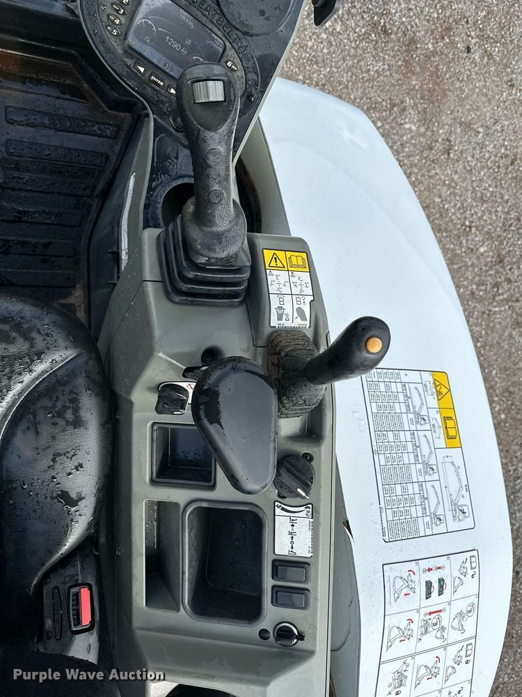 image for item OC9048 2021 Bobcat E32I  mini excavator